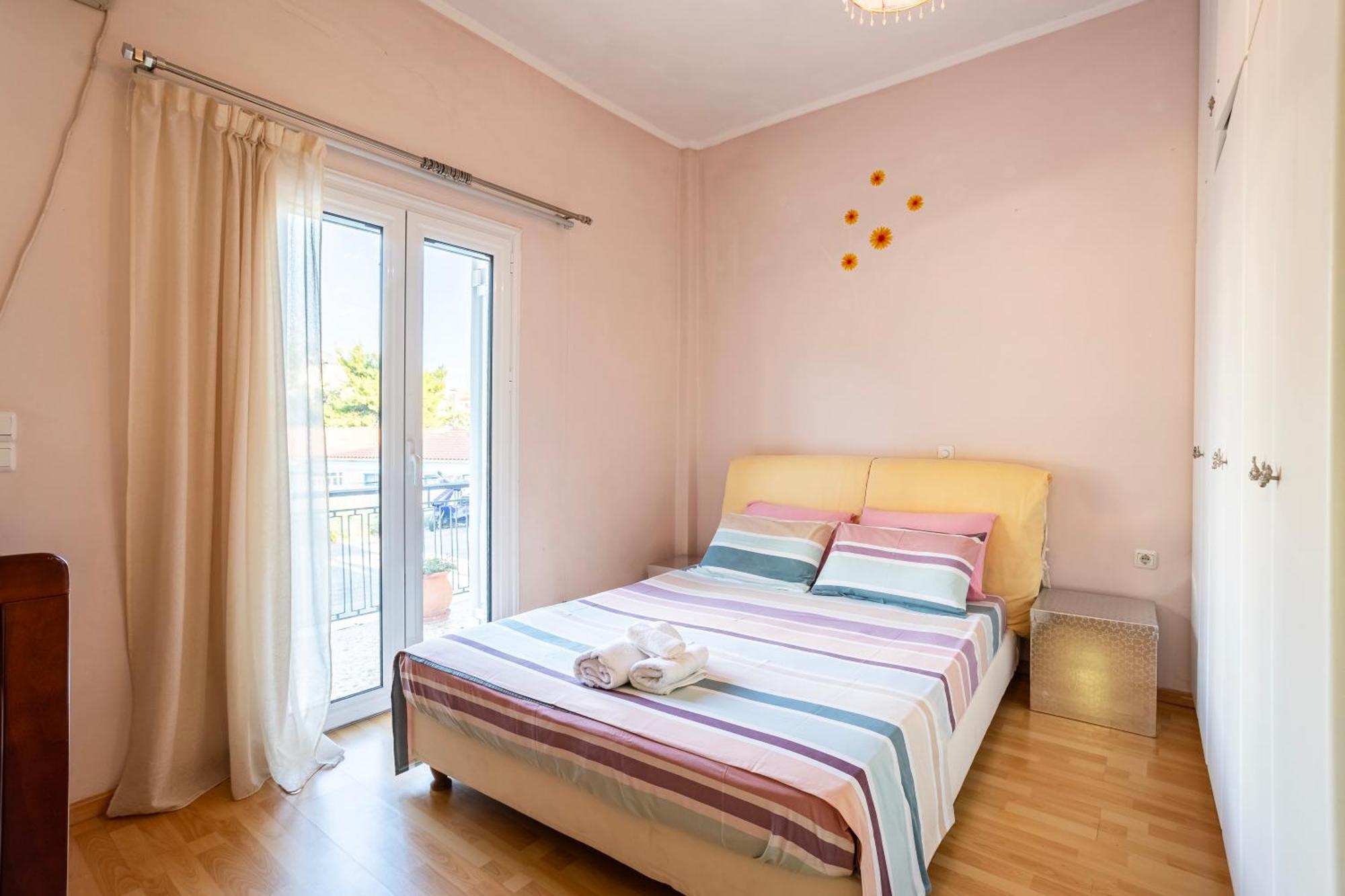 Kalamata'S Sunny Retreat Near The Historic Center Exterior photo