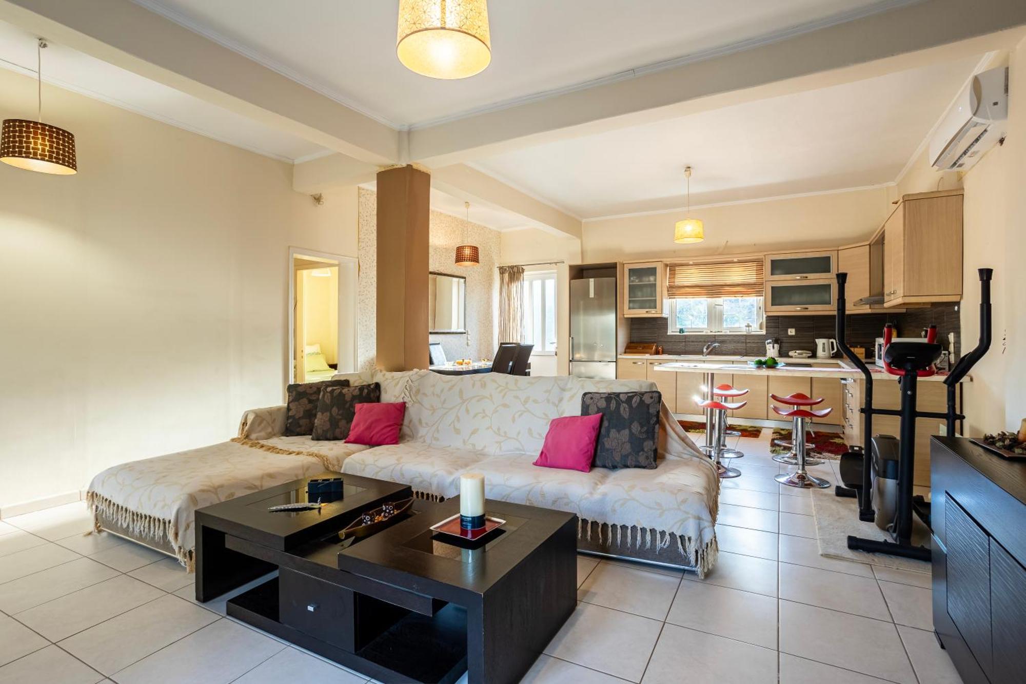 Kalamata'S Sunny Retreat Near The Historic Center Exterior photo