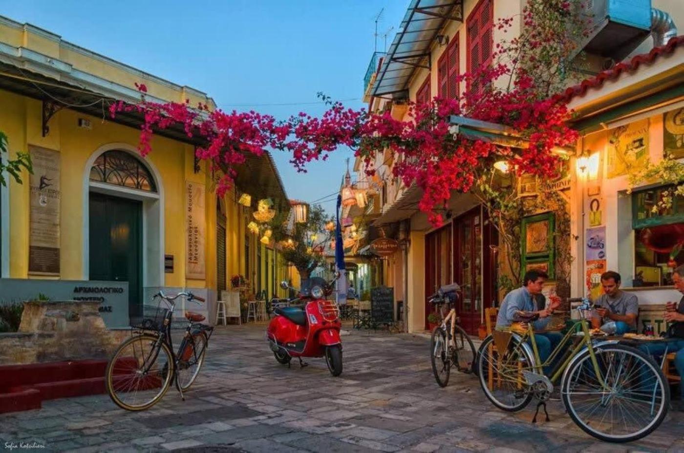 Kalamata'S Sunny Retreat Near The Historic Center Exterior photo