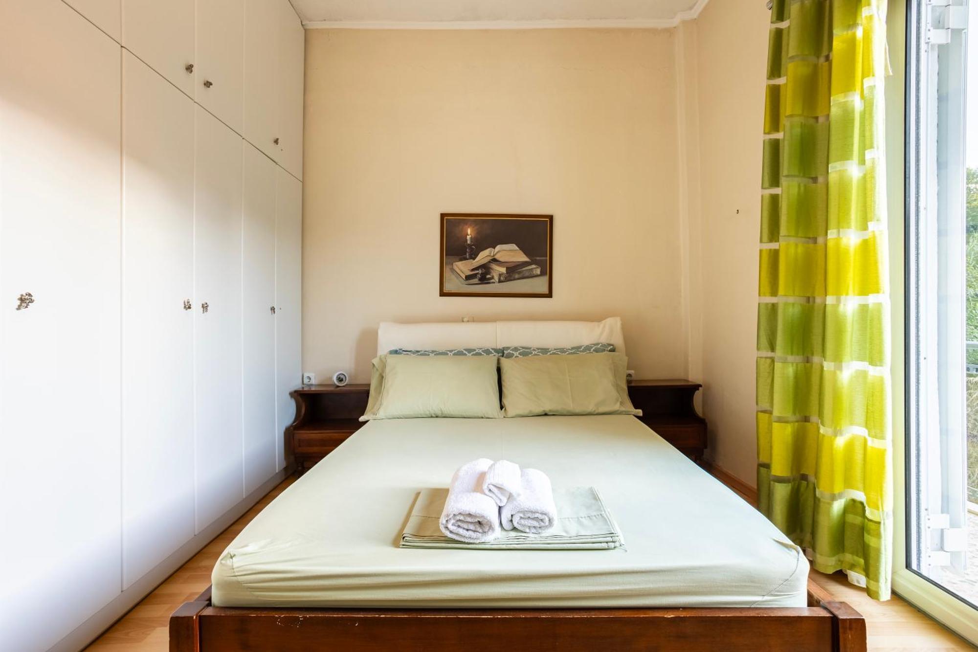 Kalamata'S Sunny Retreat Near The Historic Center Exterior photo