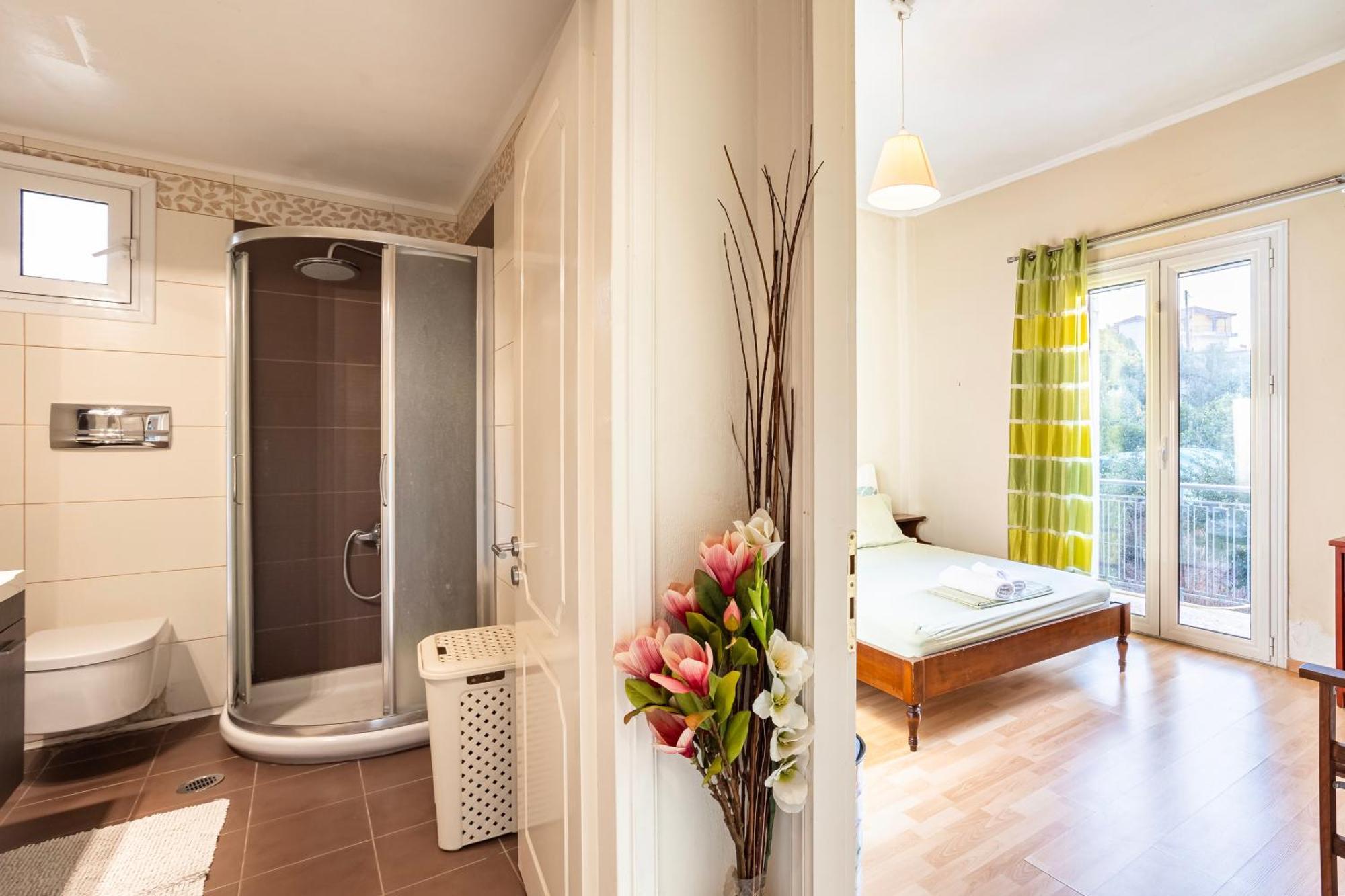 Kalamata'S Sunny Retreat Near The Historic Center Exterior photo