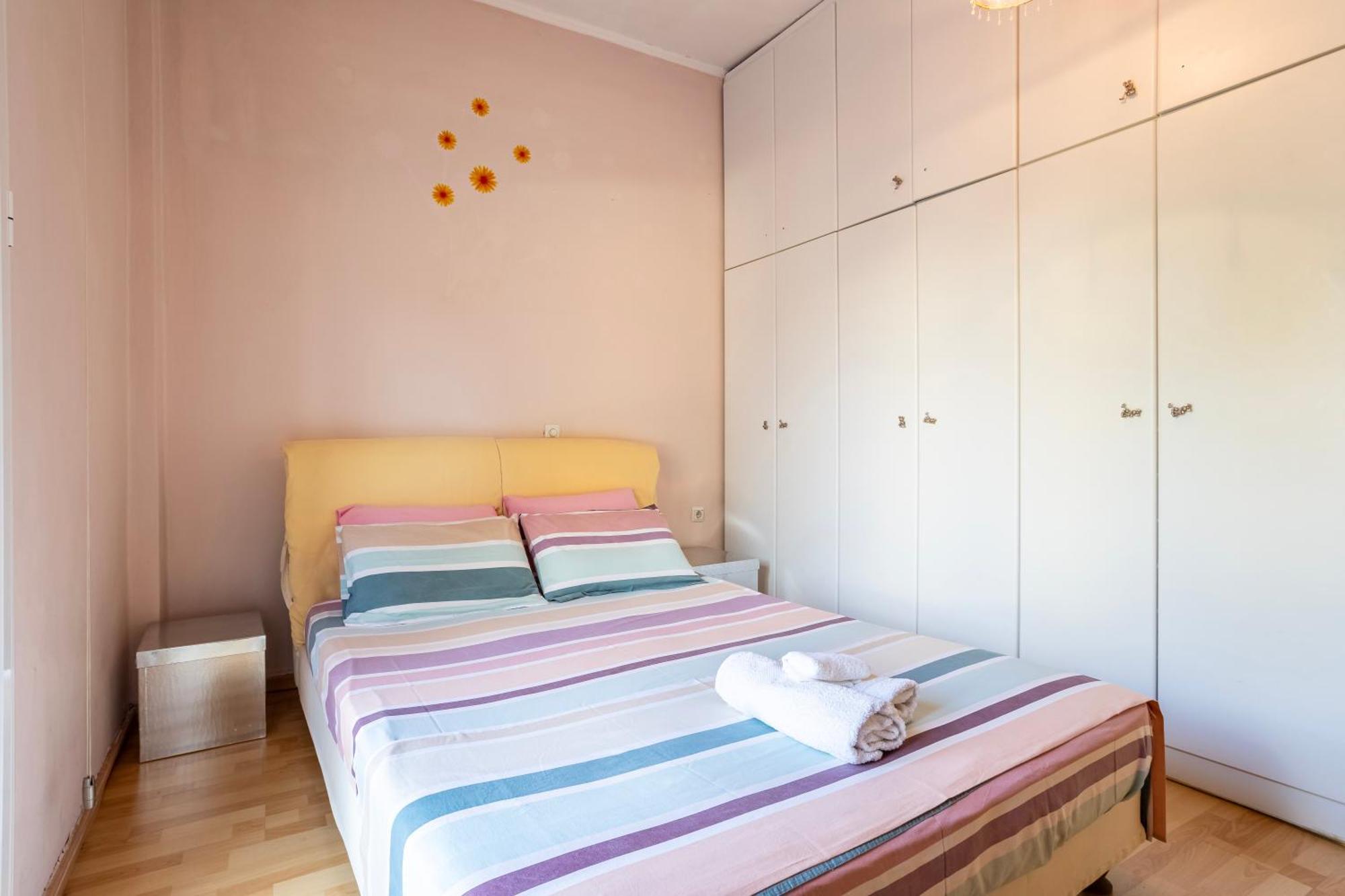 Kalamata'S Sunny Retreat Near The Historic Center Exterior photo