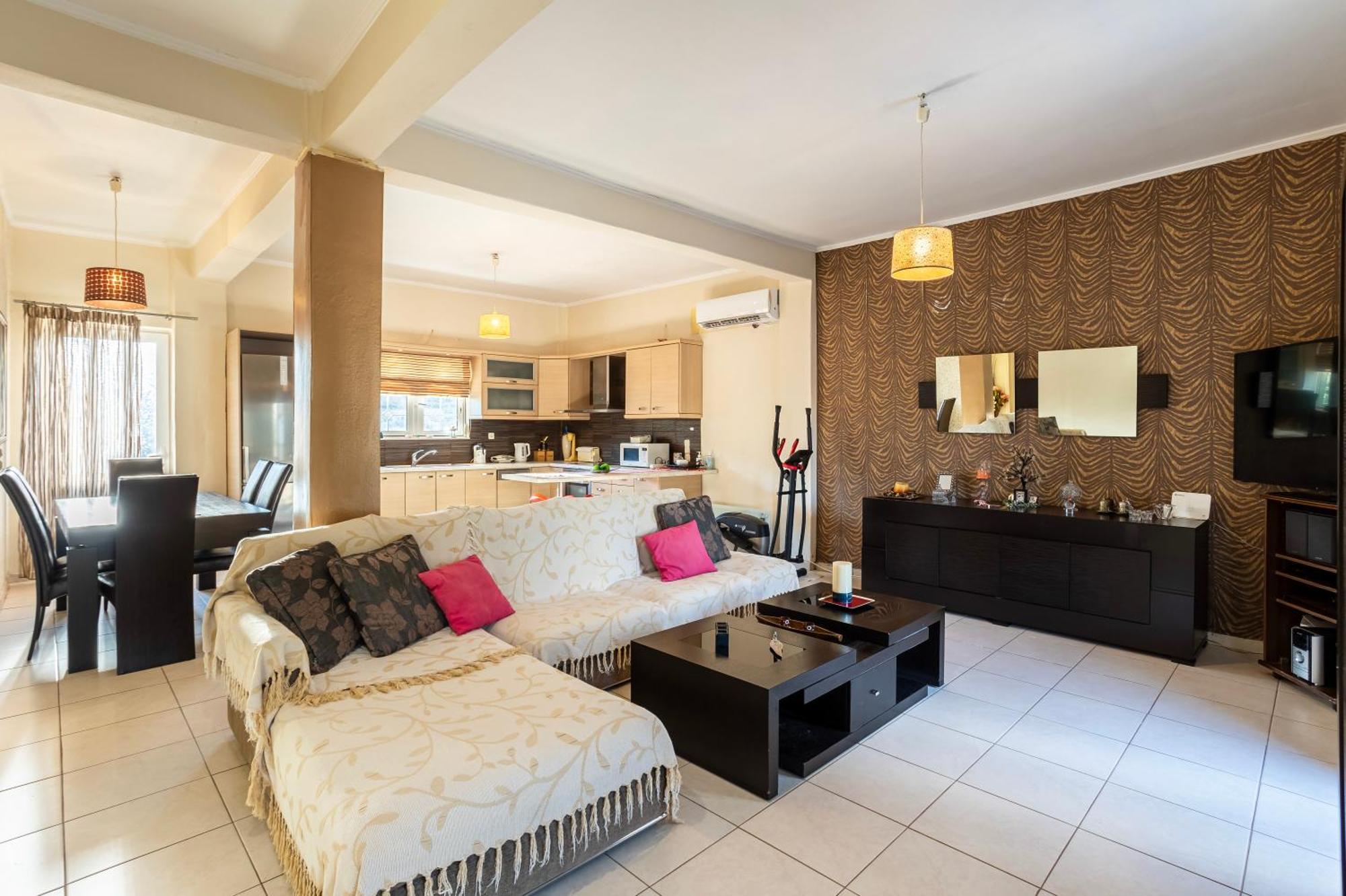 Kalamata'S Sunny Retreat Near The Historic Center Exterior photo