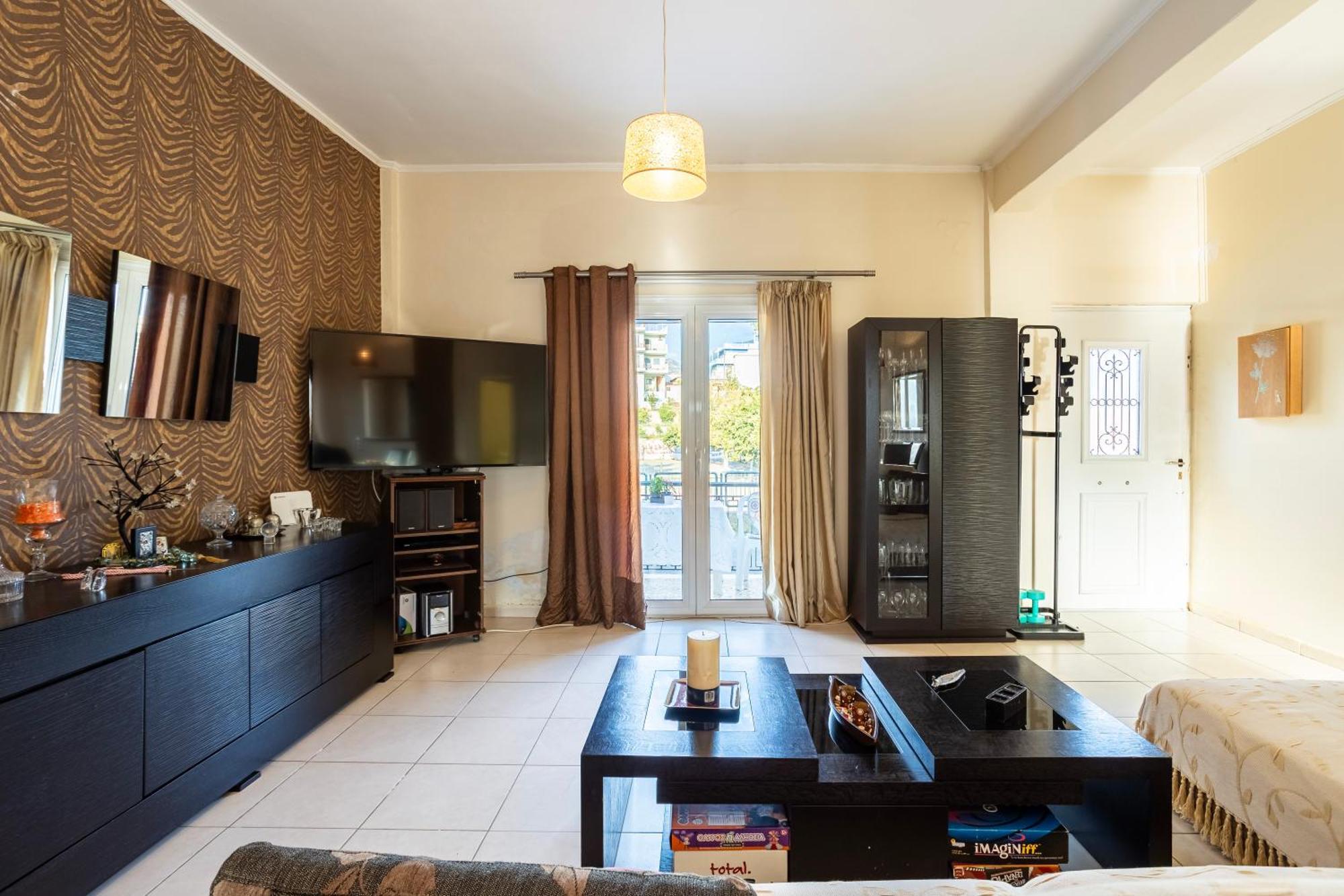 Kalamata'S Sunny Retreat Near The Historic Center Exterior photo